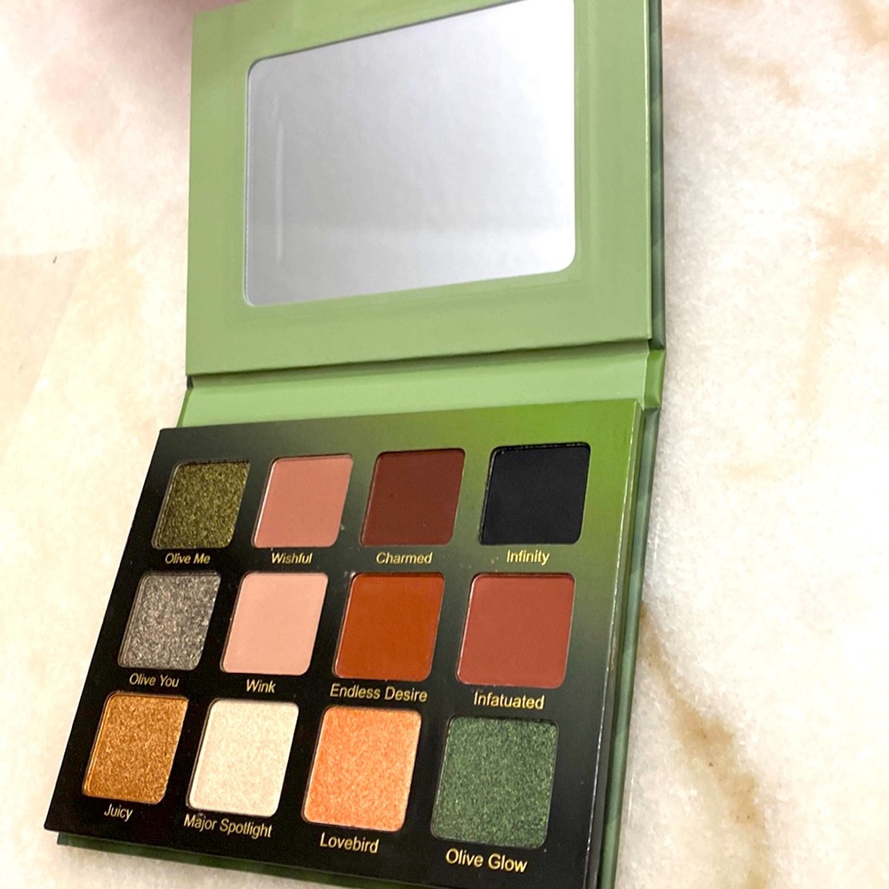 Violet Voss olive you forever eyeshadow palette